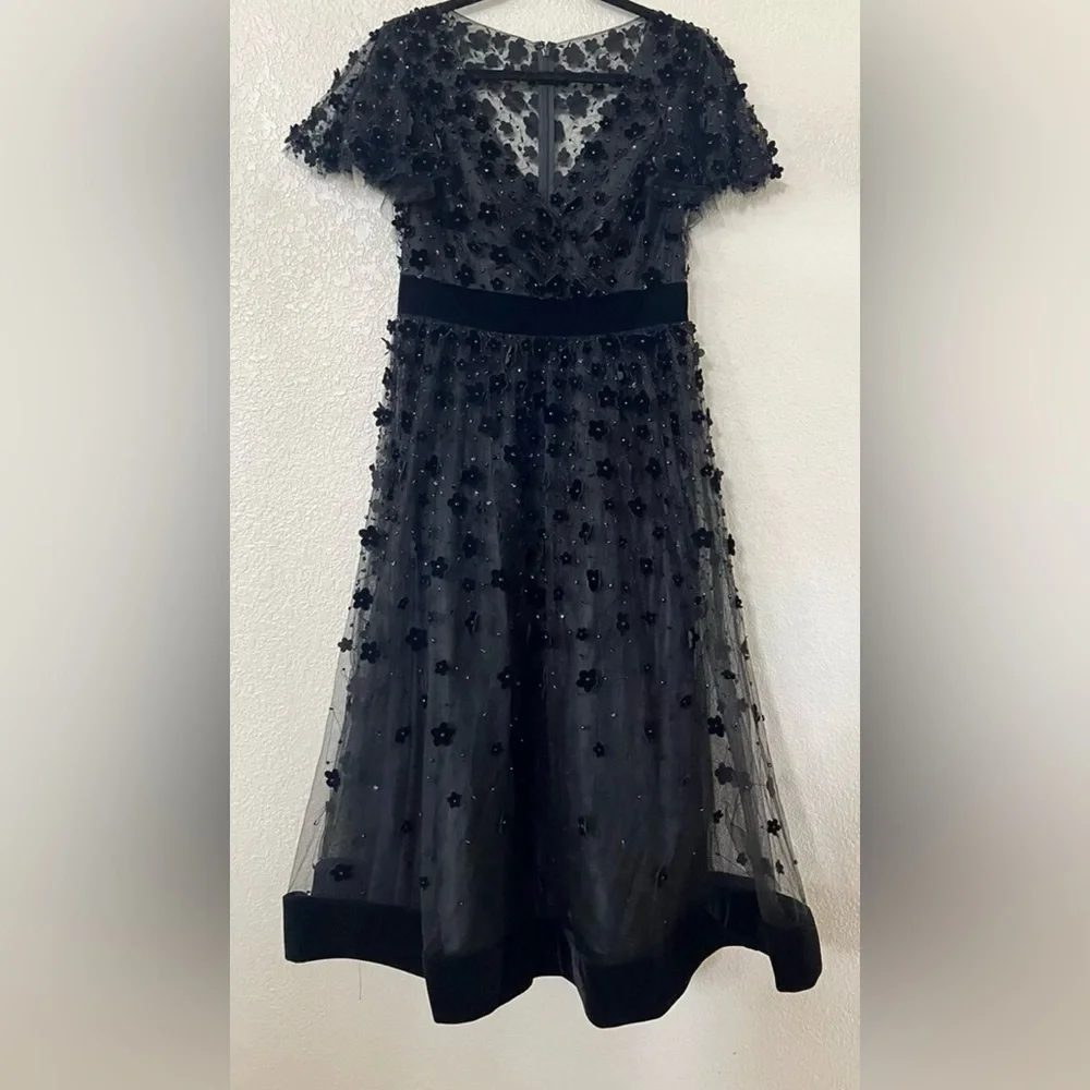 New Mac Duggal EMBELLISHED BUTTERFLY SLEEVE VELVET HEM MIDI DRESS in Black Sz 8 - Picture 4 of 9